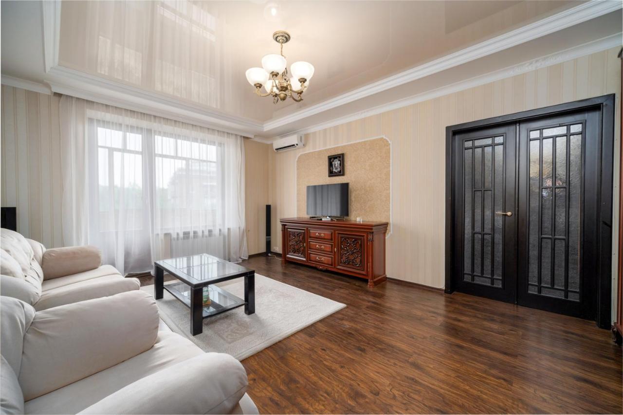 Lux Apartment Gorkiy Park Kharkiv Eksteriør billede